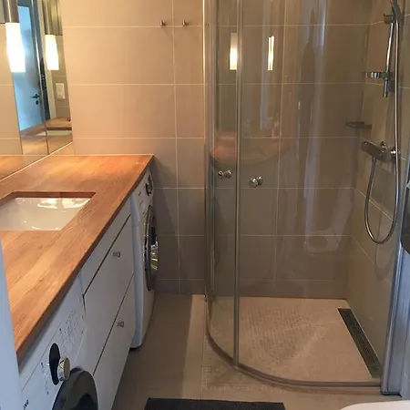 Modern 1 Bedroom With Balcony And View Apartment *