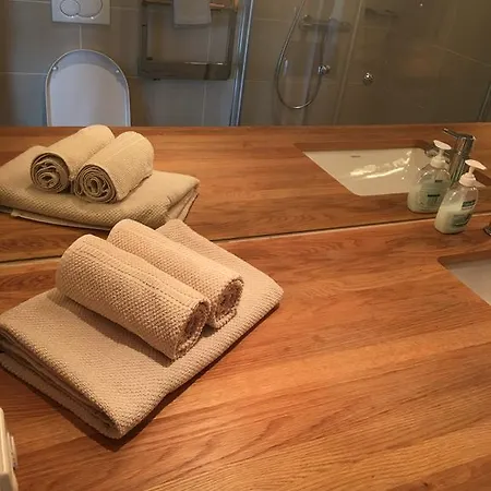 Apartment Modern 1 Bedroom With Balcony And View