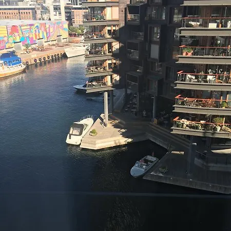 Modern 1 Bedroom With Balcony And View